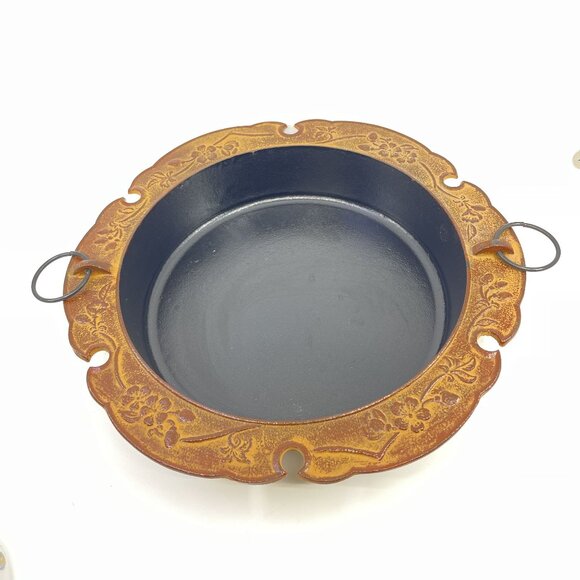 vintage japanese cast iron pan with ornate floral embossing & handles - Picture 4 of 7